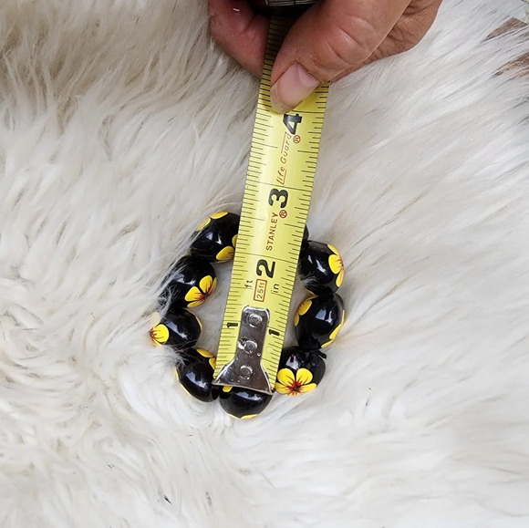 Hawaiian Coconut Shell Bracelet - Picture 5 of 5